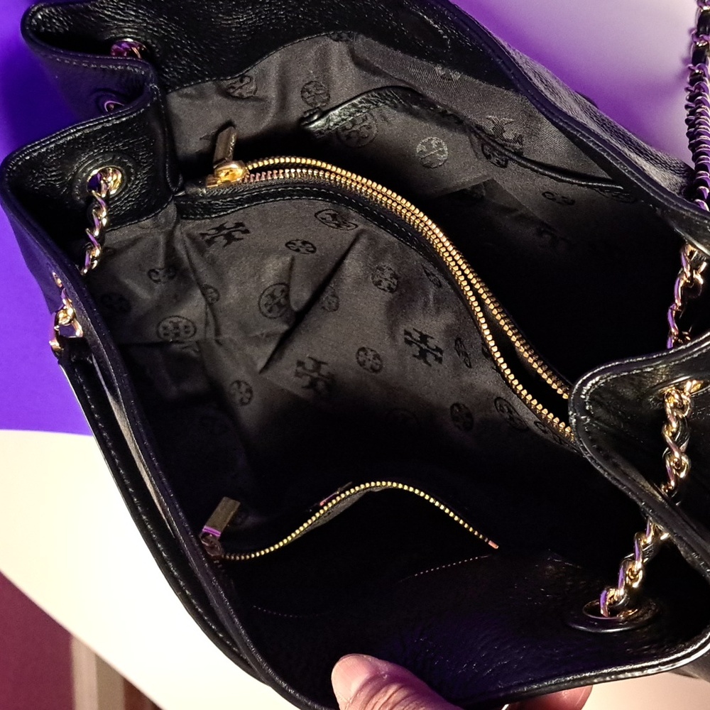 Tory Burch Thea Slouchy Chain Tote Beautiful🖤 - Picture 10 of 13